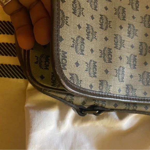 Authentic MCM messenger bag UNISEX - Picture 7 of 11